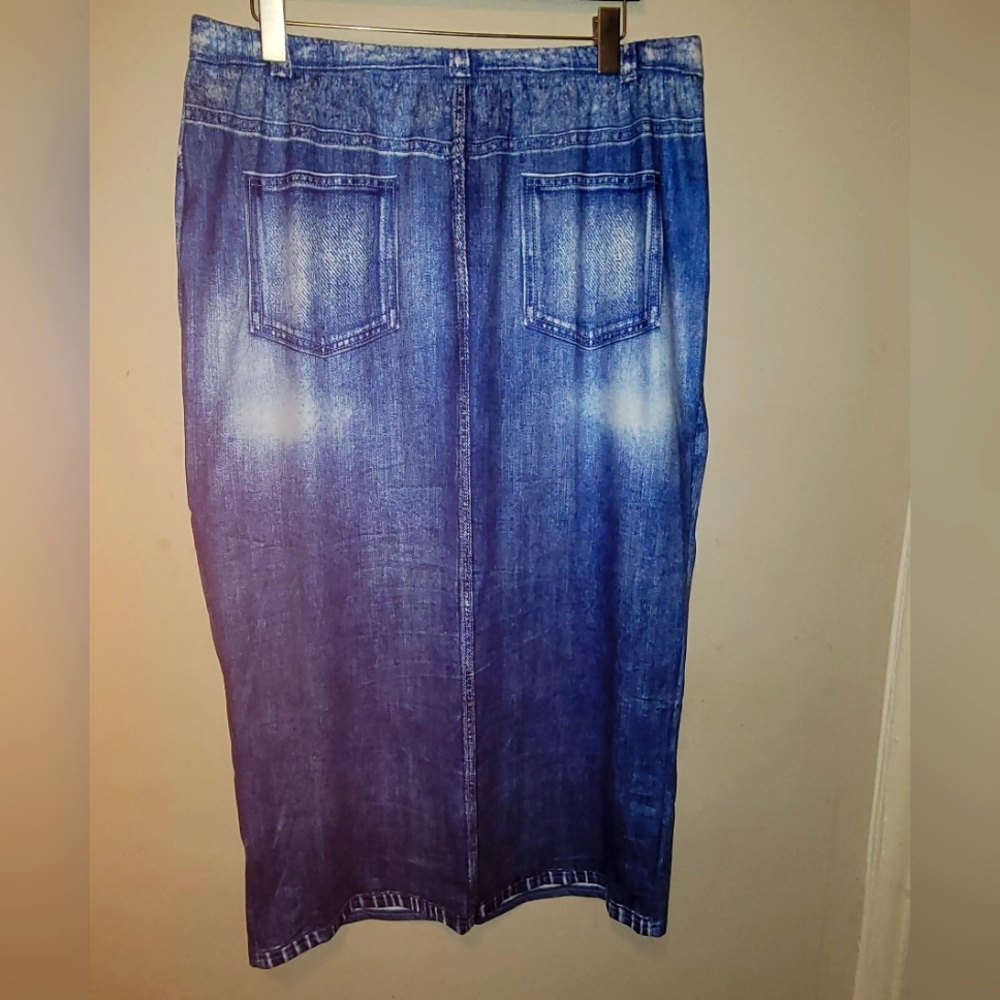 2-Plus Size Skirts - Picture 4 of 6